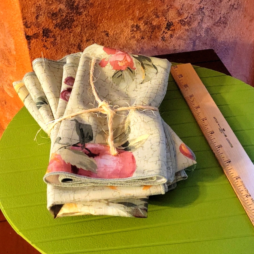 6 Floral table napkins